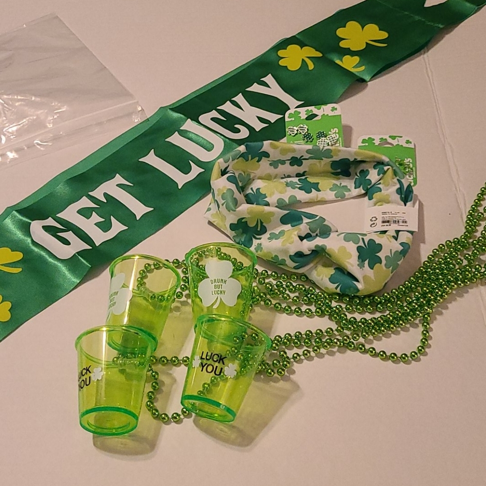 St. Patrick's Day "Gey Lucky Set" Claire's $ ICING